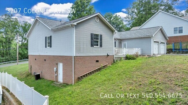 Building Photo - 3207 Colonial Ave SW
