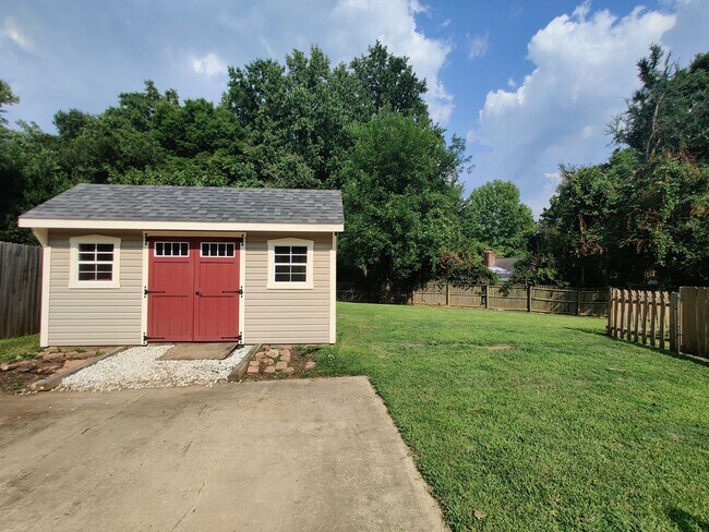 Building Photo - 7236 Walnut Wood Dr