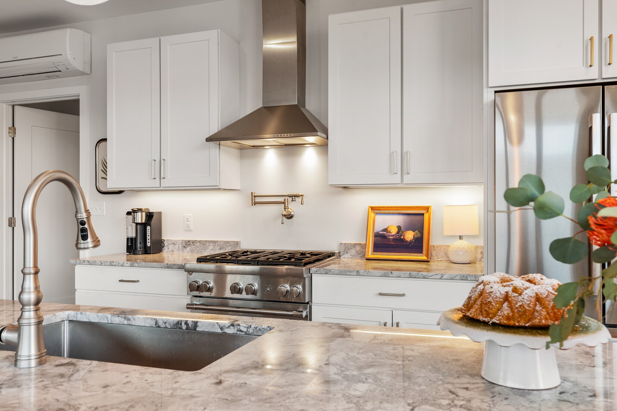 Building Photo - 383 Commercial St