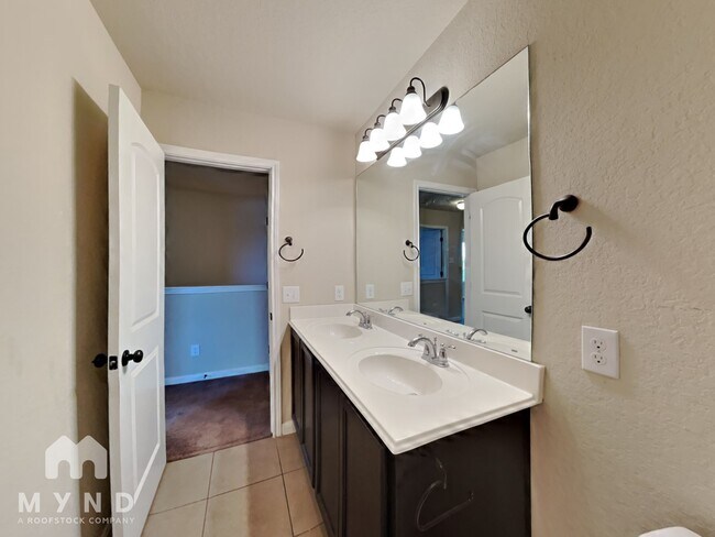 Building Photo - 9627 Bricewood Oak