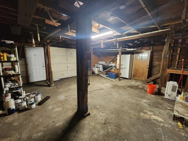Building Photo - 114 W Emerson Ave
