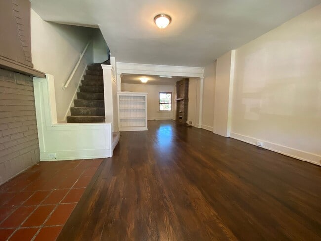 Building Photo - Pet Friendly Squirrel Hill Townhome! Both Covered Front Porch & Backyard!