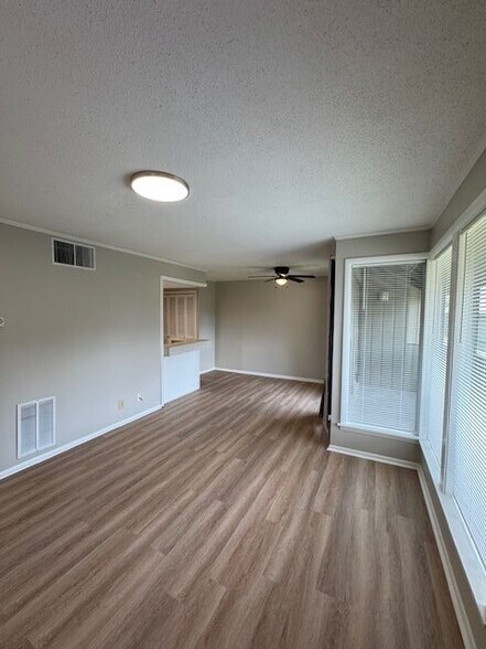 Building Photo - 221 Lanai Vlg