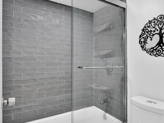 Building Photo - 5100 Dupont Blvd