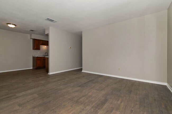 Building Photo - PEPERPORT.3914/3916