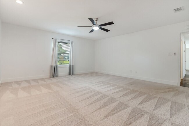 Building Photo - Beautifully Updated Home in Navarre!