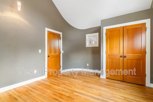 Building Photo - 318 Sulphur Springs Rd