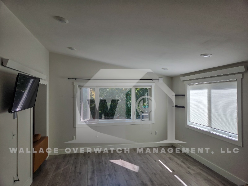 Building Photo - 108 3rd Ave E