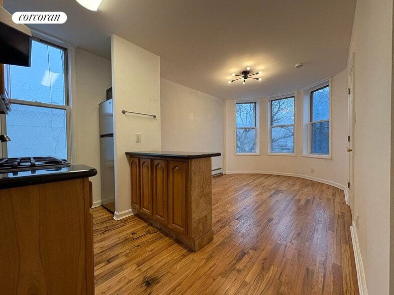 Primary Photo - 16-53 Weirfield St