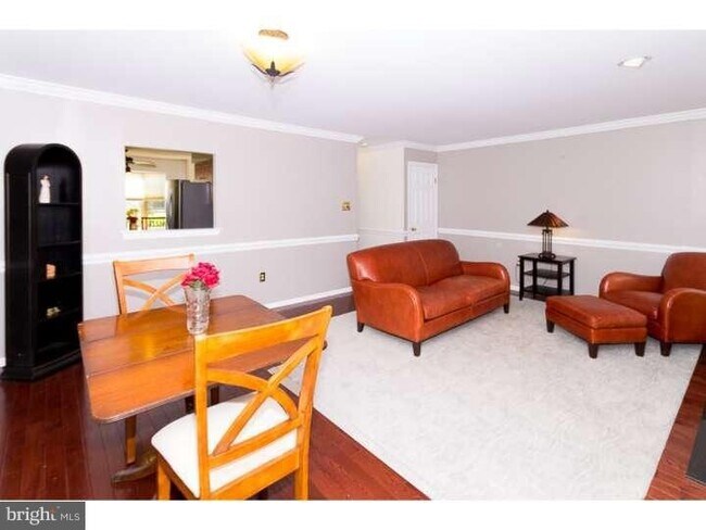 Building Photo - 137 Discovery Ct