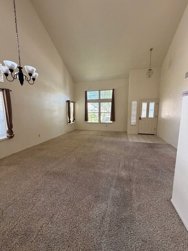 Building Photo - Family-Friendly Elk Grove Home Near Top Schools