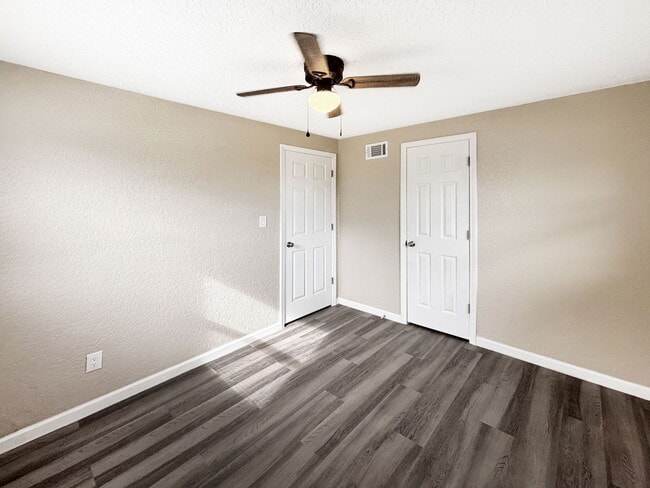 Building Photo - 122 Drew Ave