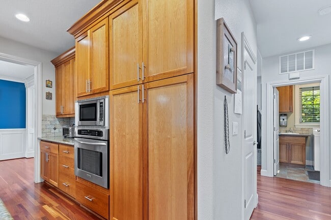 Building Photo - Desirable Oregon City / Luxury Home, High End Amenities, Central Air, Central Vac, Tank-less Hot ...