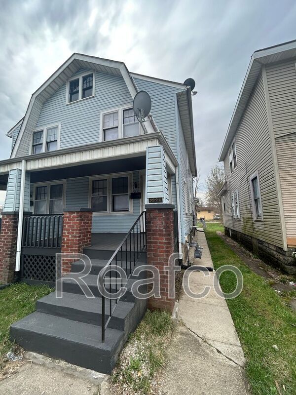 Primary Photo - 2229 E 5th Ave