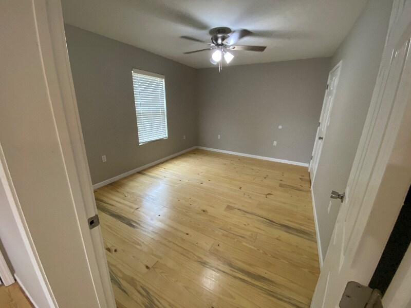 Building Photo - 80 Redwood Ln