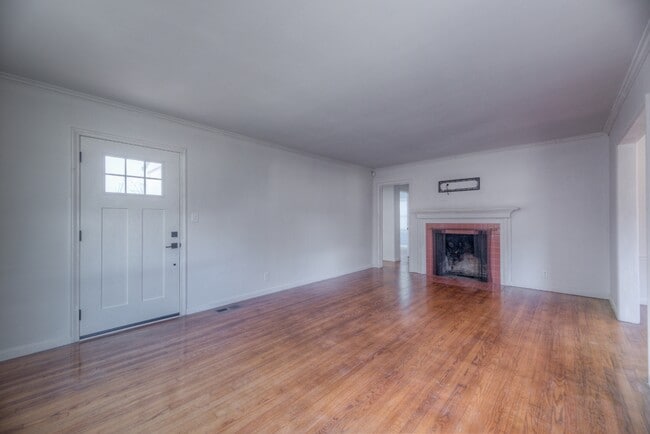 Building Photo - 1223 E 31st St