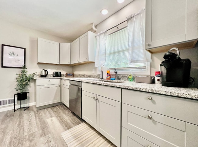 Building Photo - New Pool! Just vibes by the pool. Fully fenced yard