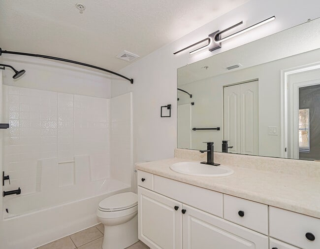 Building Photo - 5090 Fairways Cir