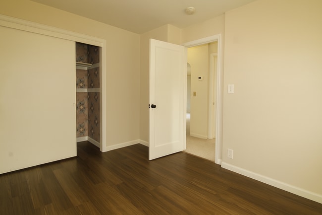Building Photo - Charming Bend Home with Spacious Bonus Roo...