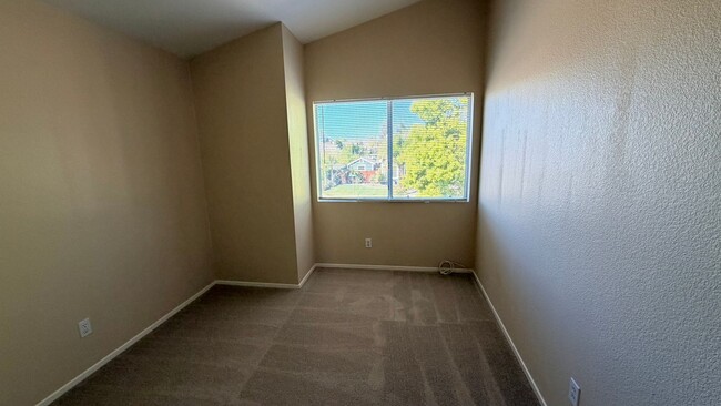 Building Photo - Oakley beautiful 3 bedroom 2 bath w/vaulted ceilings & much more