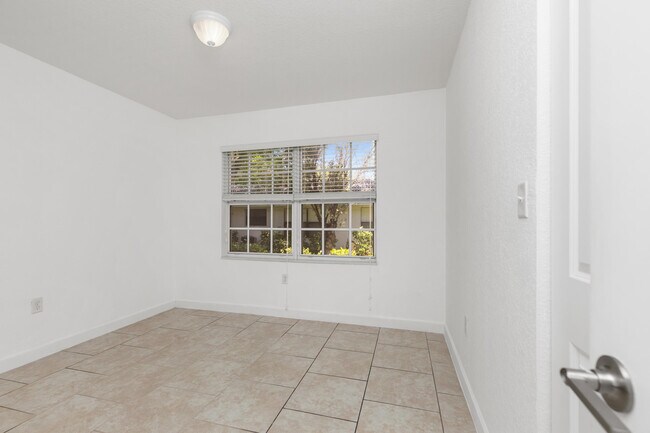 Building Photo - 3525 NW 114th Ln
