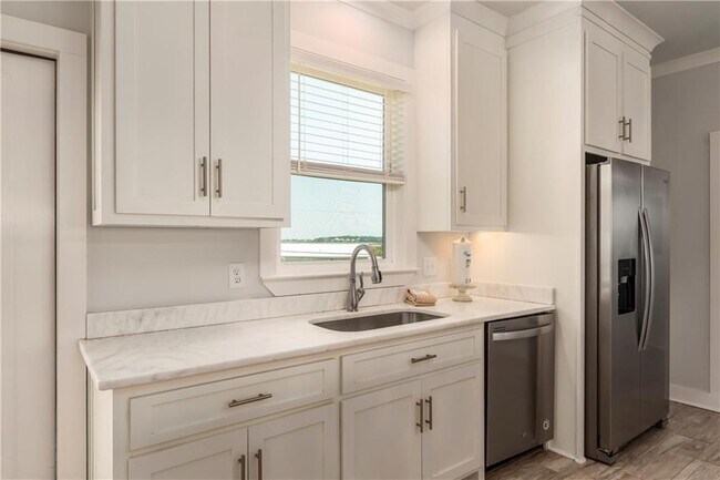 Building Photo - 1913 Cadillac Ave