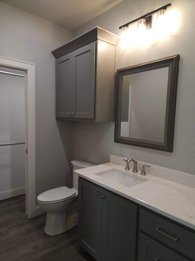 Building Photo - 514 E Chase St