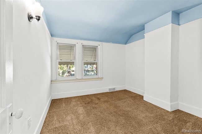 Building Photo - 15404 Normandy St