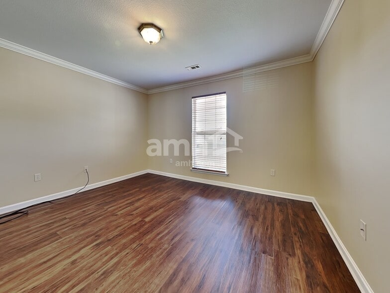 Building Photo - 2824 Ashridge Rd