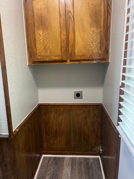Dryer Connections - 1401 Lackey Ct