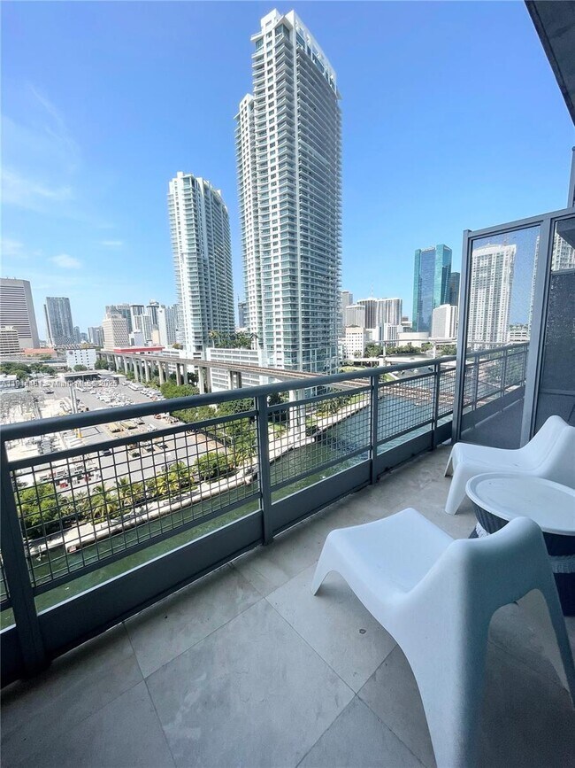 Building Photo - 690 SW 1st Ct