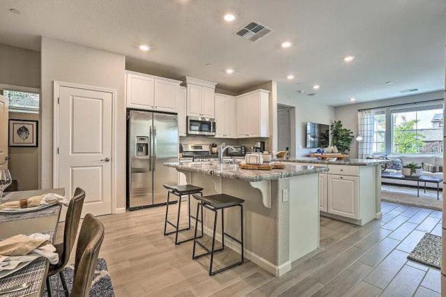 Building Photo - 3 bedroom in Roseville CA 95747