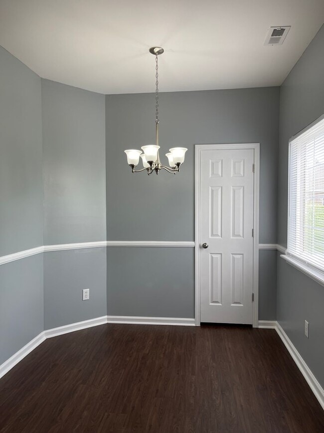 Building Photo - Lovely Single Family House with New Flooring & Paint! 2-Car Garage
