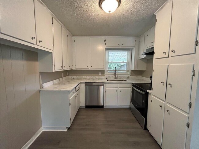 Building Photo - 506 Seville Dr