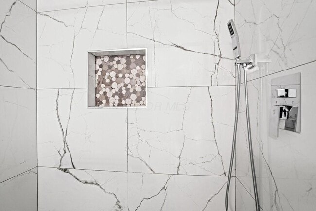 Building Photo - 39 Groton Dr