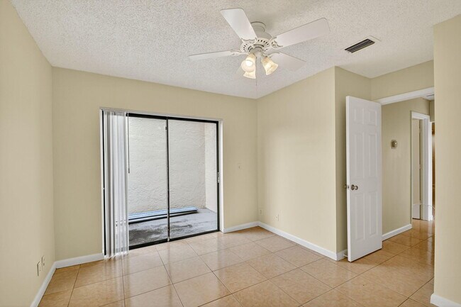 Building Photo - 2701 Waterview Cir