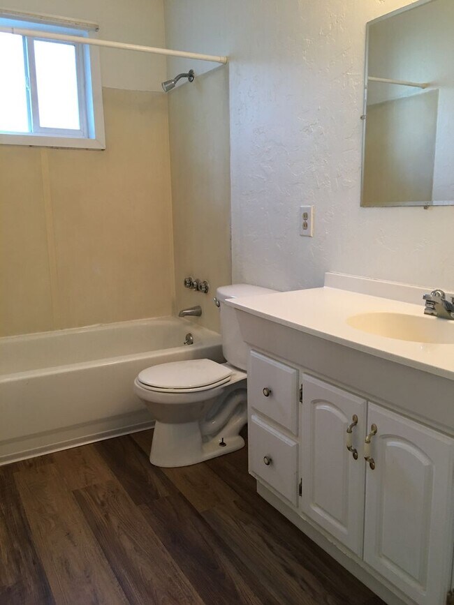 Building Photo - Great home in desirable Springfield!