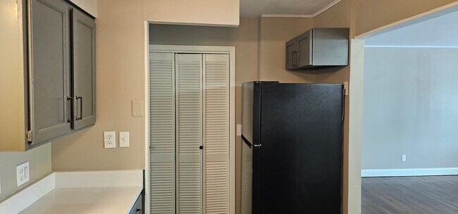 Building Photo - COMING SOON!! Available Soon in SF KCMO