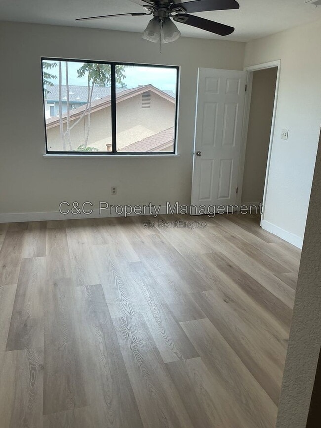 Building Photo - 1559 Elderwood Ave