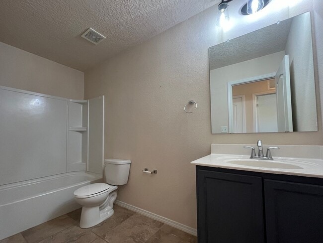 Building Photo - Roomy 3 Bedroom 2 Bathroom Home In Los Lunas!