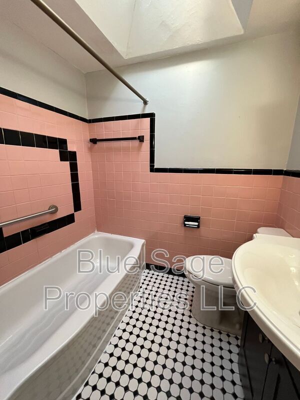 Building Photo - 5207 Westbrook Dr