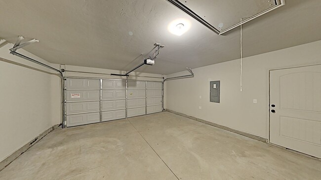 Building Photo - Spectacular 4 Bedroom 2 Bath Home in Piedm...
