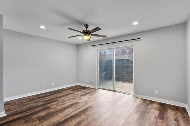 Building Photo - 3810 Southway Dr