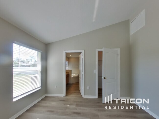 Building Photo - 3921 Langdrum Dr