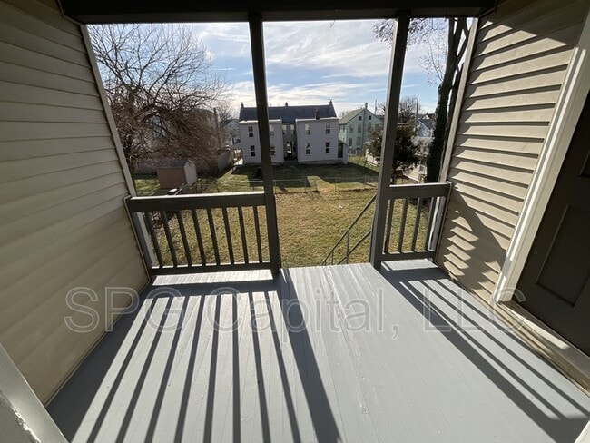 Building Photo - 122 Ann St