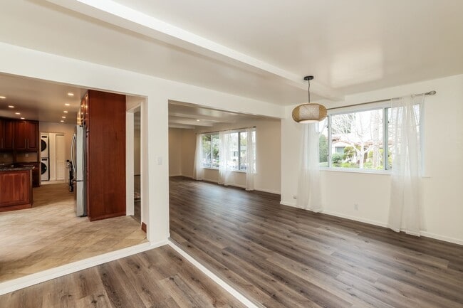 Building Photo - 3 Bedroom Home Available In Albany!