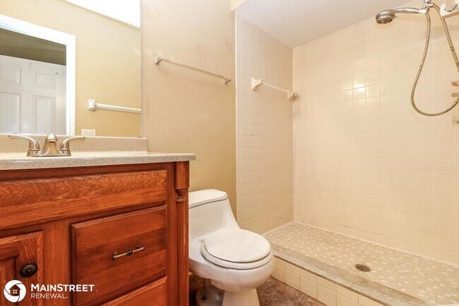 Building Photo - 8240 Fishhawk Ave