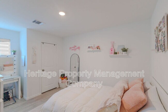 Building Photo - 10502 Torroja Wy