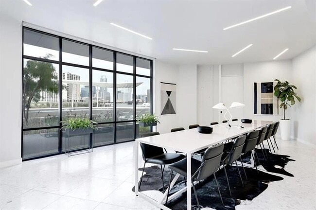 Building Photo - 800 Embassy Dr