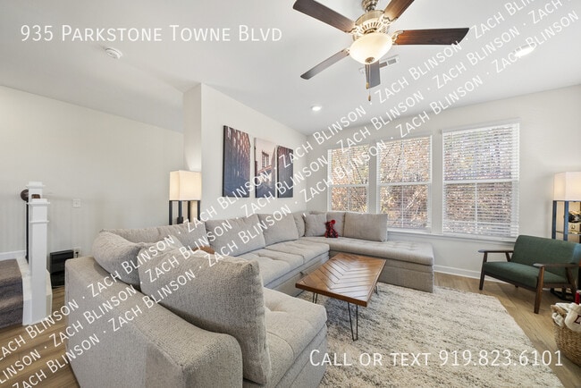 Building Photo - 935 Parkstone Towne Blvd